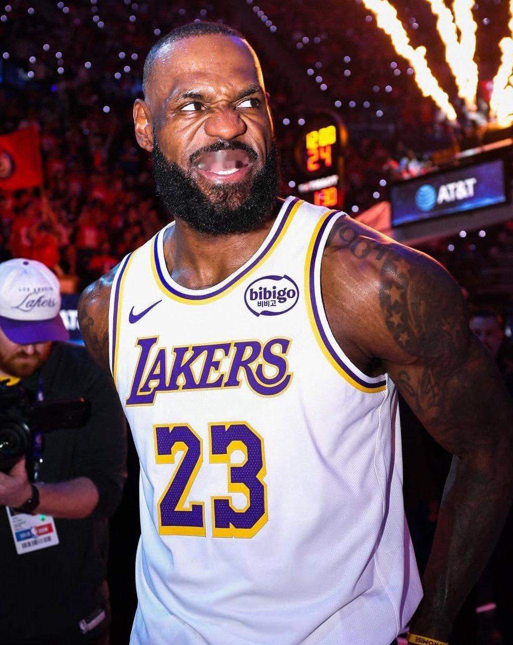 勒布朗·詹姆斯今晚：36分4篮板3助攻2抢断15/28投篮命中3/7三分球3/5