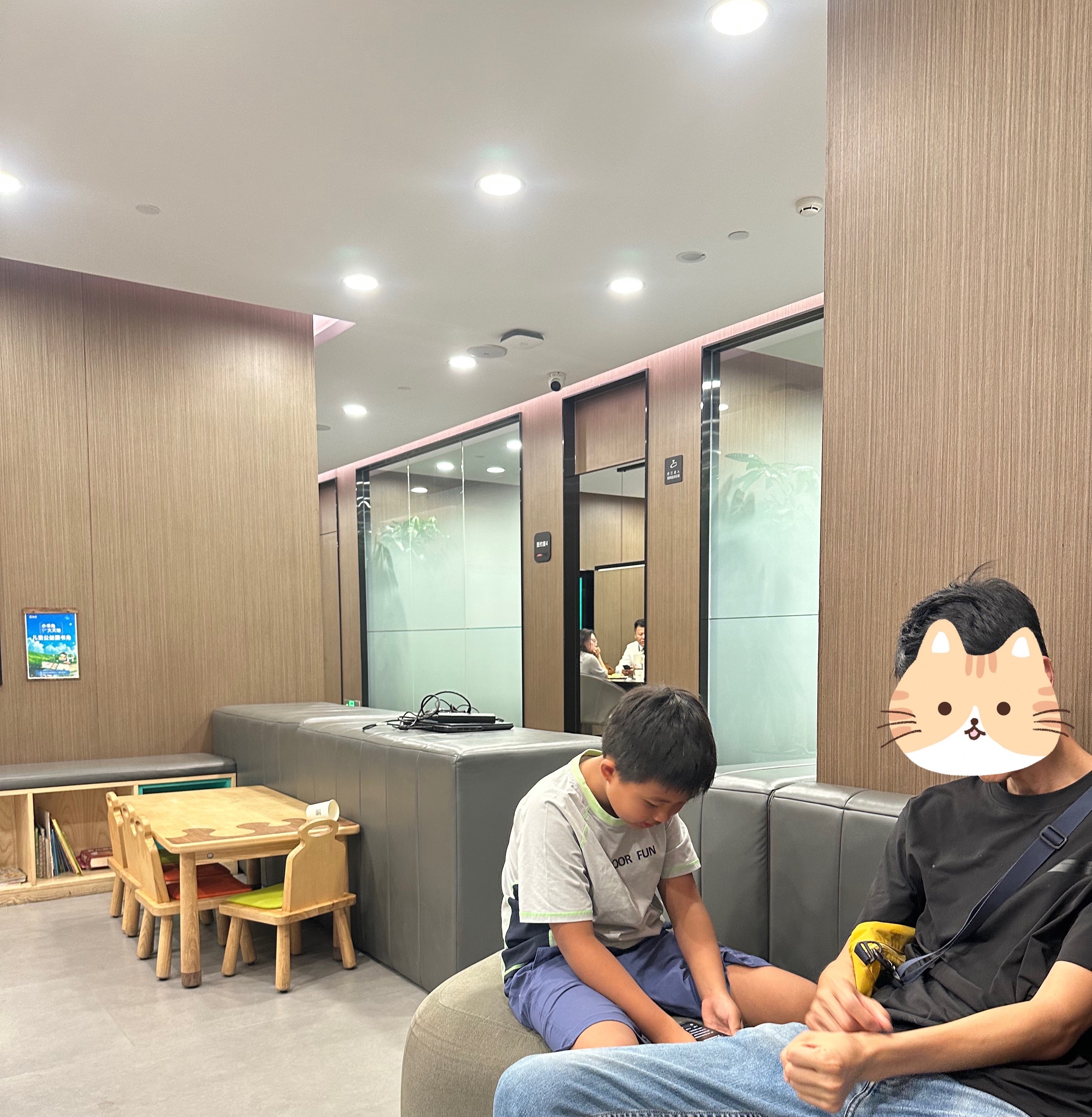 到现在都不知道买家长啥样就是开门匆匆看了一眼背影 