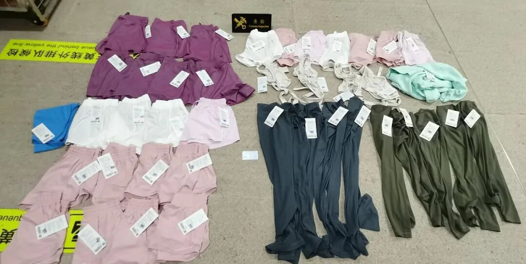 女代购穿21件衣服入境，被海关查获