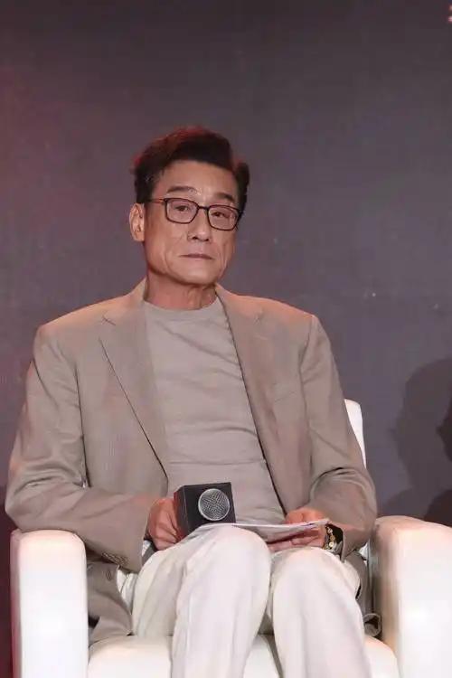 性学专家曾说：“男人记住了，除了自己的老婆，别对别的女人温柔、关心、暧昧。不要因