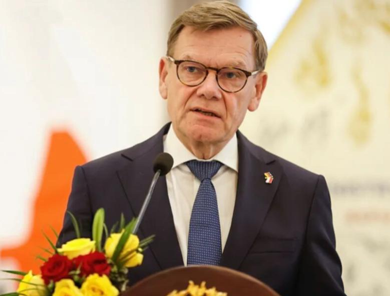 [太阳]德国外长被“中断”访华之路后，德国国内各界“火力全开”！任何指责中国的行