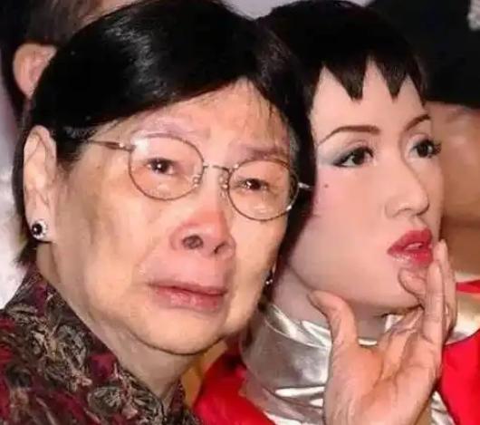 梅艳芳临终前，她妈妈痛骂她：你有2亿的遗产，只给我7万，你不孝！但梅艳芳不为所动