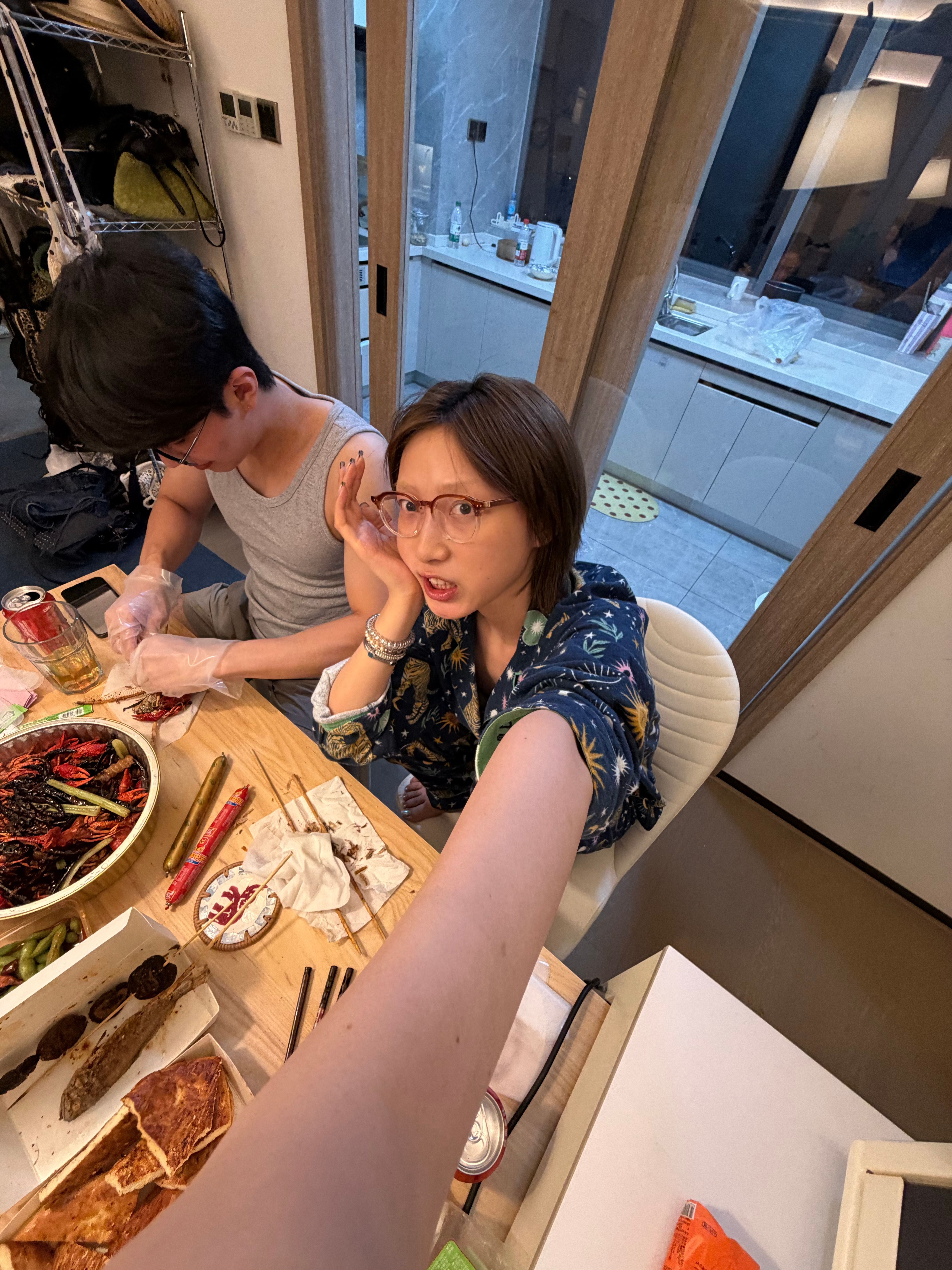 每天健完身隔一个小时……我将会…………难怪我变胖了…… 