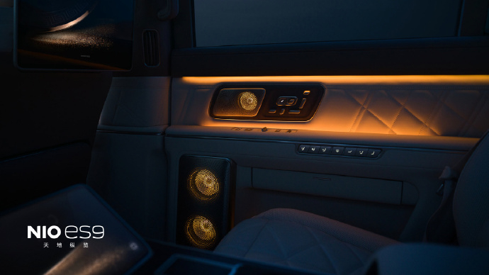 蔚来es9的音响罩自带氛围灯也太帅了吧，有点像流浪地球的行星推进器蔚来蔚来es9