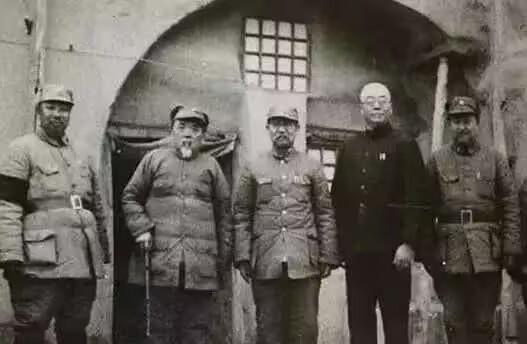 1942年，已是76岁高龄的赵戴文听说阎锡山偷偷跟日本人接触，便直接闯进长官部质