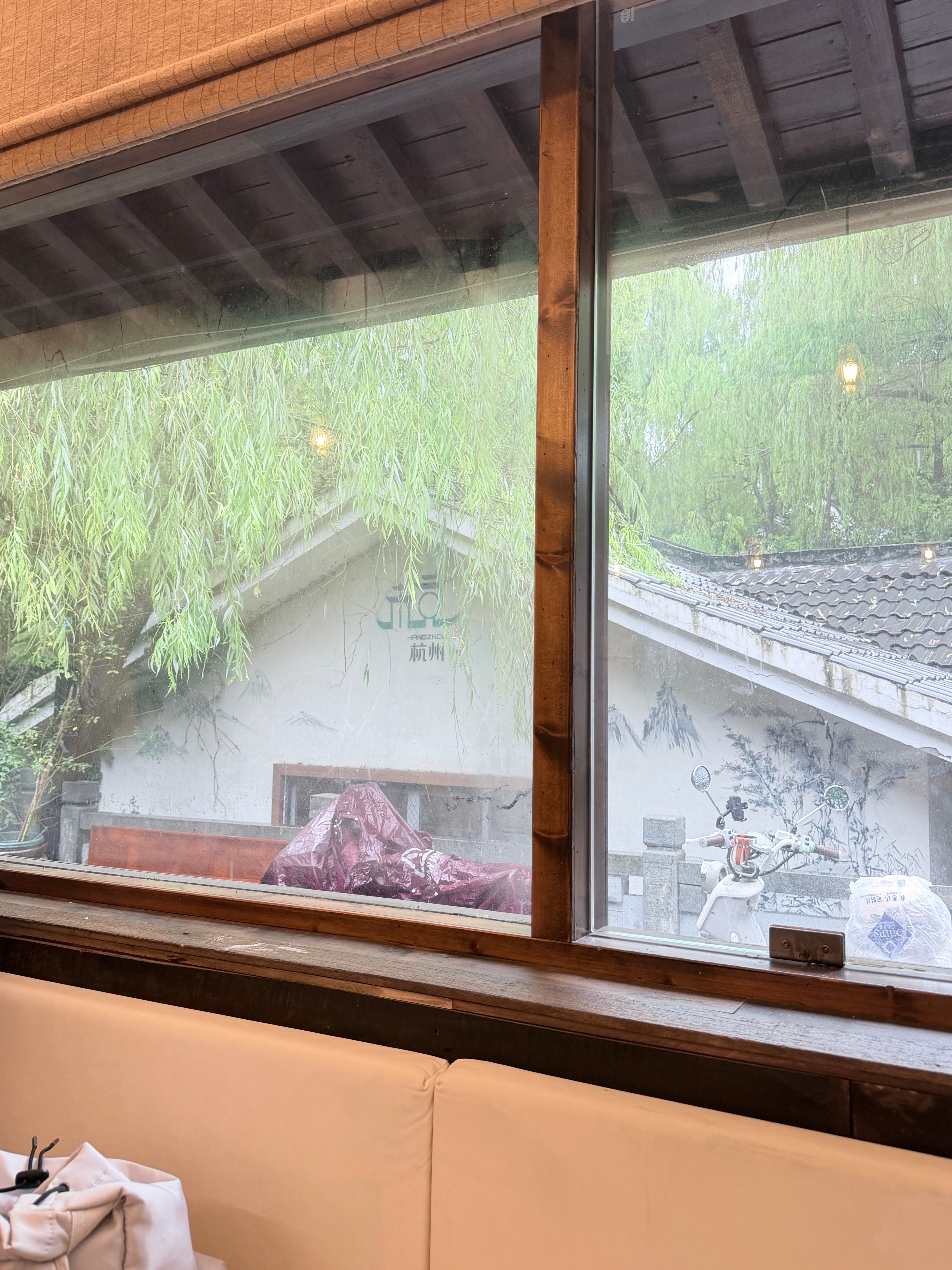 下雨天🌧️竹子咖啡🎋艾草蜜瓜米麻薯大米奶油蛋糕🍈荔枝茉莉奶油蛋糕🍰 