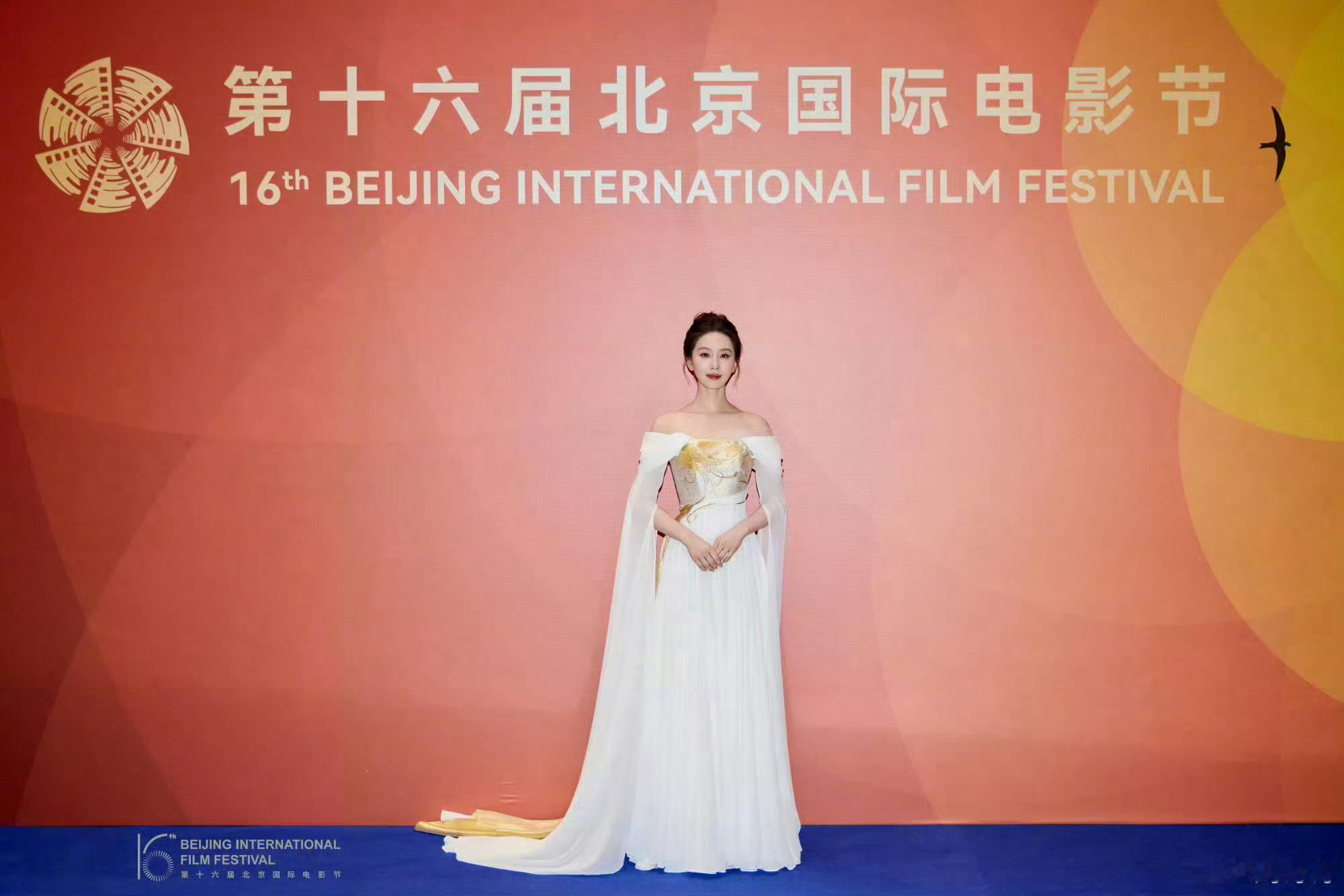 百花奖入围名单刘诗诗凭《惊蛰无声》小玉一角，有效出演，凭借超高的演技收获好评，目