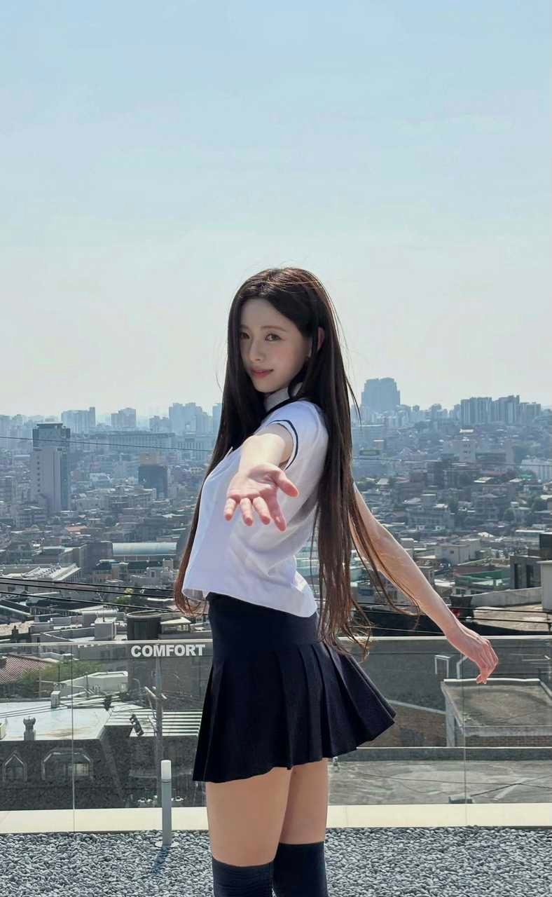 itzy回归 投稿【申有娜】校园无限流带我出逃的漂亮姐姐 
