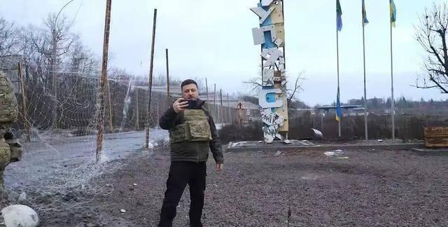 重磅官宣！俄军完全掌控库皮扬斯克，乌军多路进攻惨败，现场一片残骸俄乌冲突

俄乌