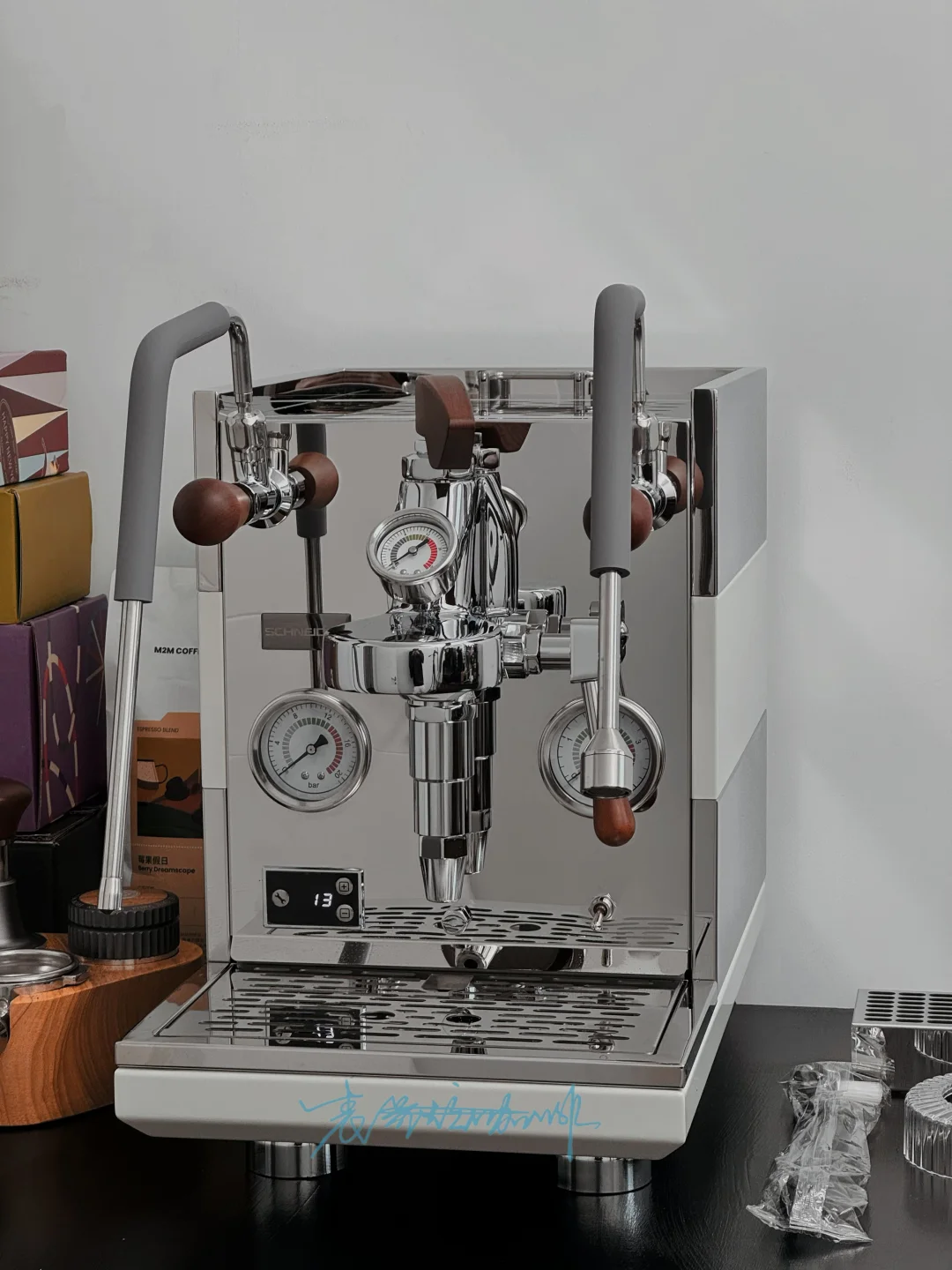 新机器也是帅啊！施耐德大星云Pro帅照