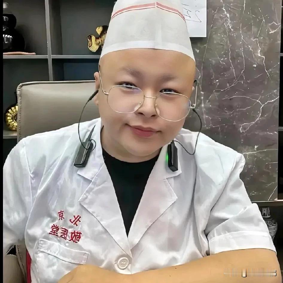 老狗带家人玩越野
  老狗在Ks赚钱了，不幸的是患上了抑郁症，今天老狗带父母亲、