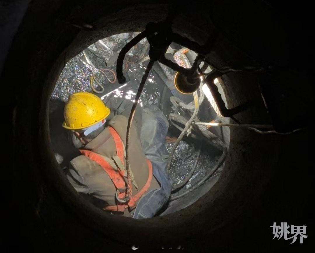 【“微创术”！ 舜建集团不开挖路面修复管道  】无需进行道路开挖，仅通过一次精细