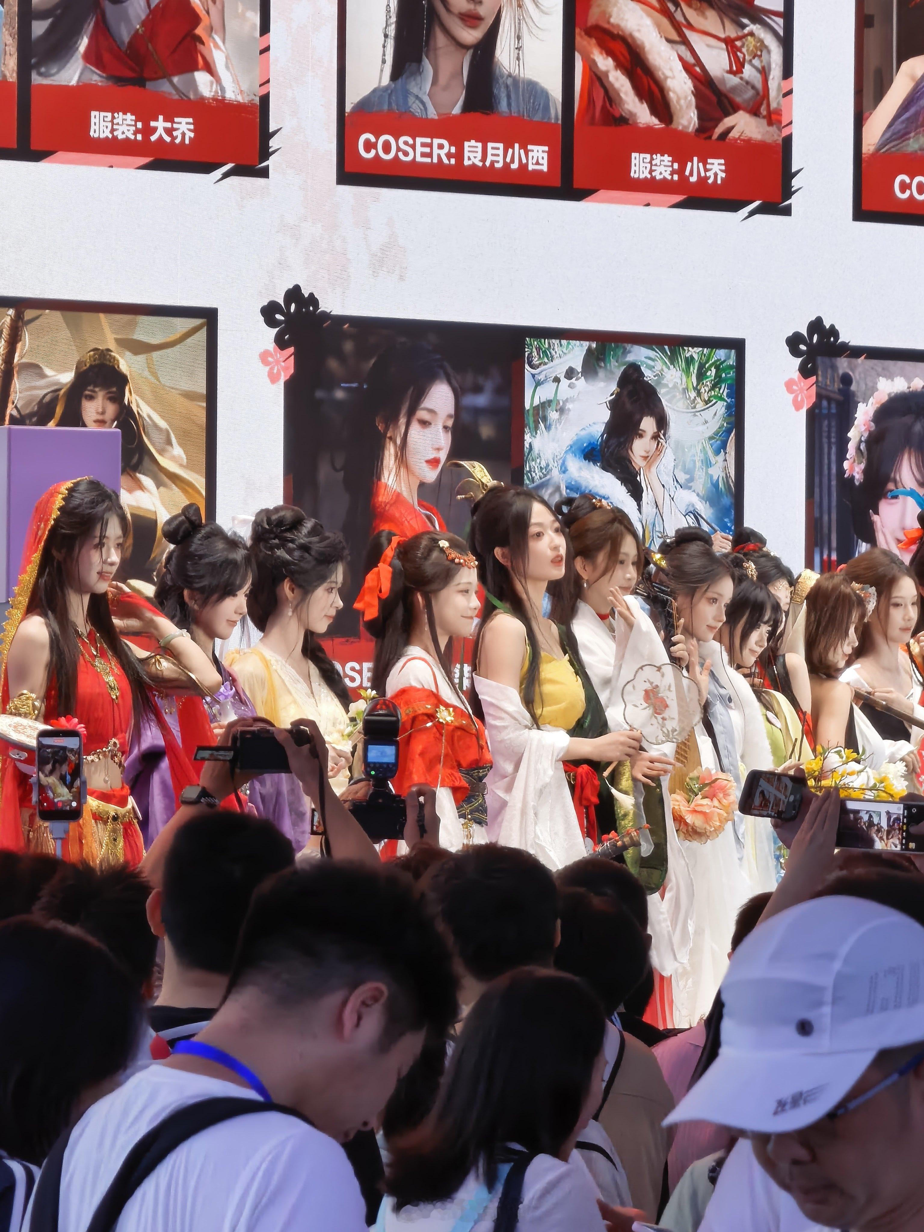 ChinaJoy来展会不得看小姐姐