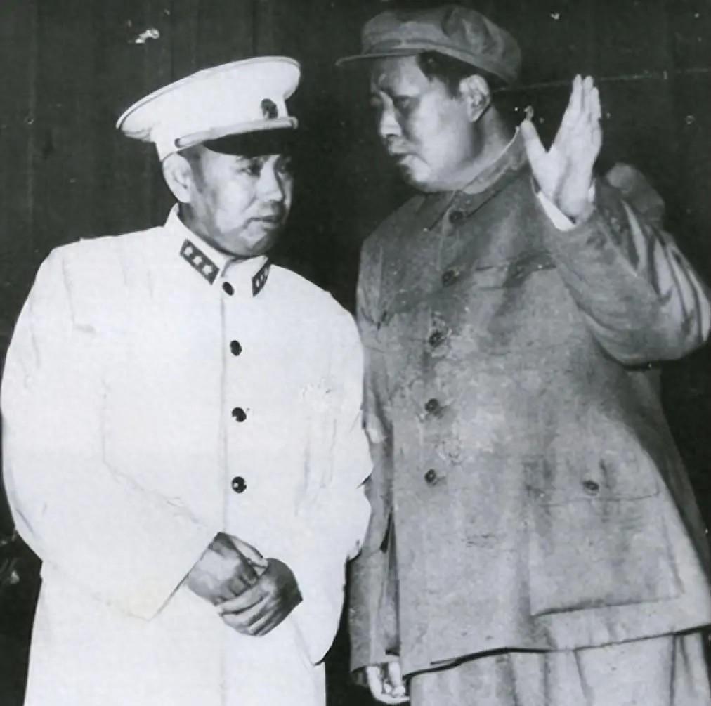 1952年毛主席参观孔庙时，许世友风趣称孔子为全国最大“地主”，引发现场笑声！