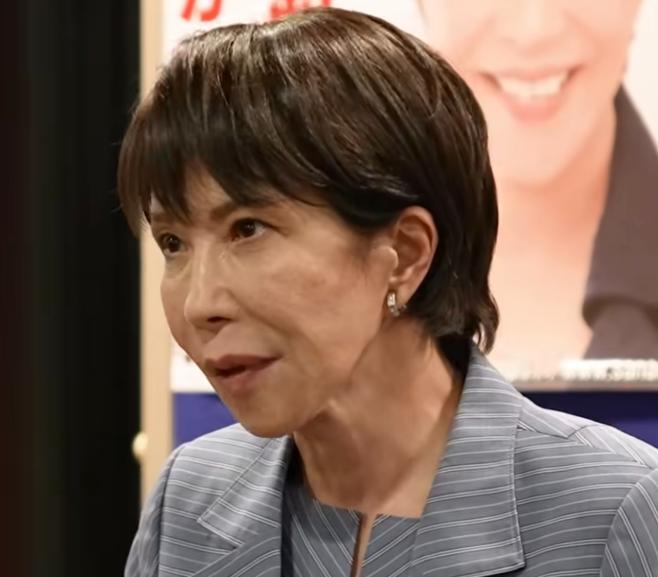 日本车滞销，首相抱怨美国！当地时间12月25日，日本首相高市早苗公开吐槽美国。她