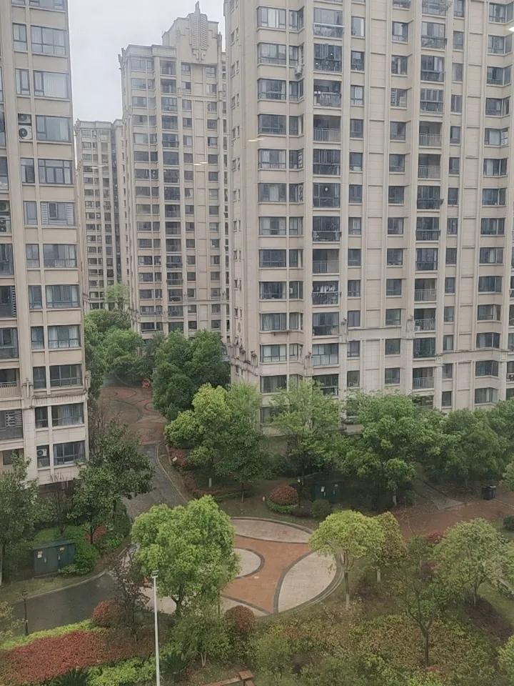 学英语对步入社会那是相当有用！

举几个典型的例子说说这件事吧：
首先拿职场来说