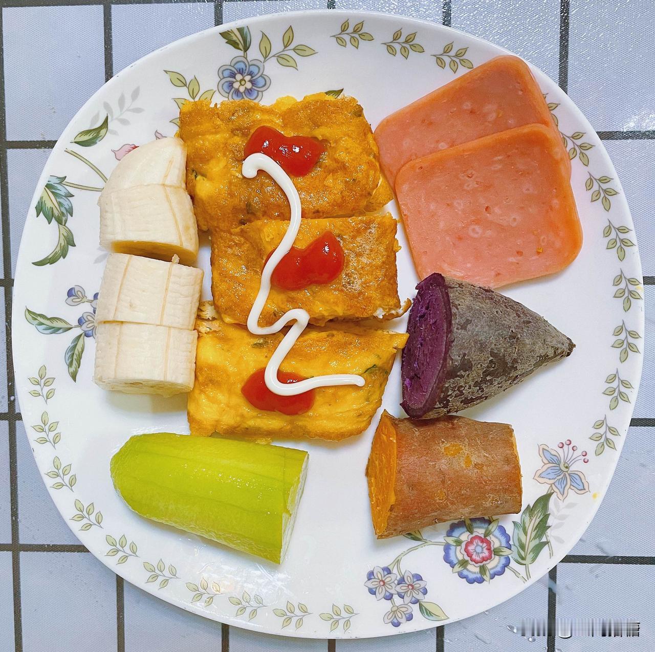 快四十了，
是不是年纪到了？
早上无论如何都赖不了床了[捂脸]
大周末的想让自己