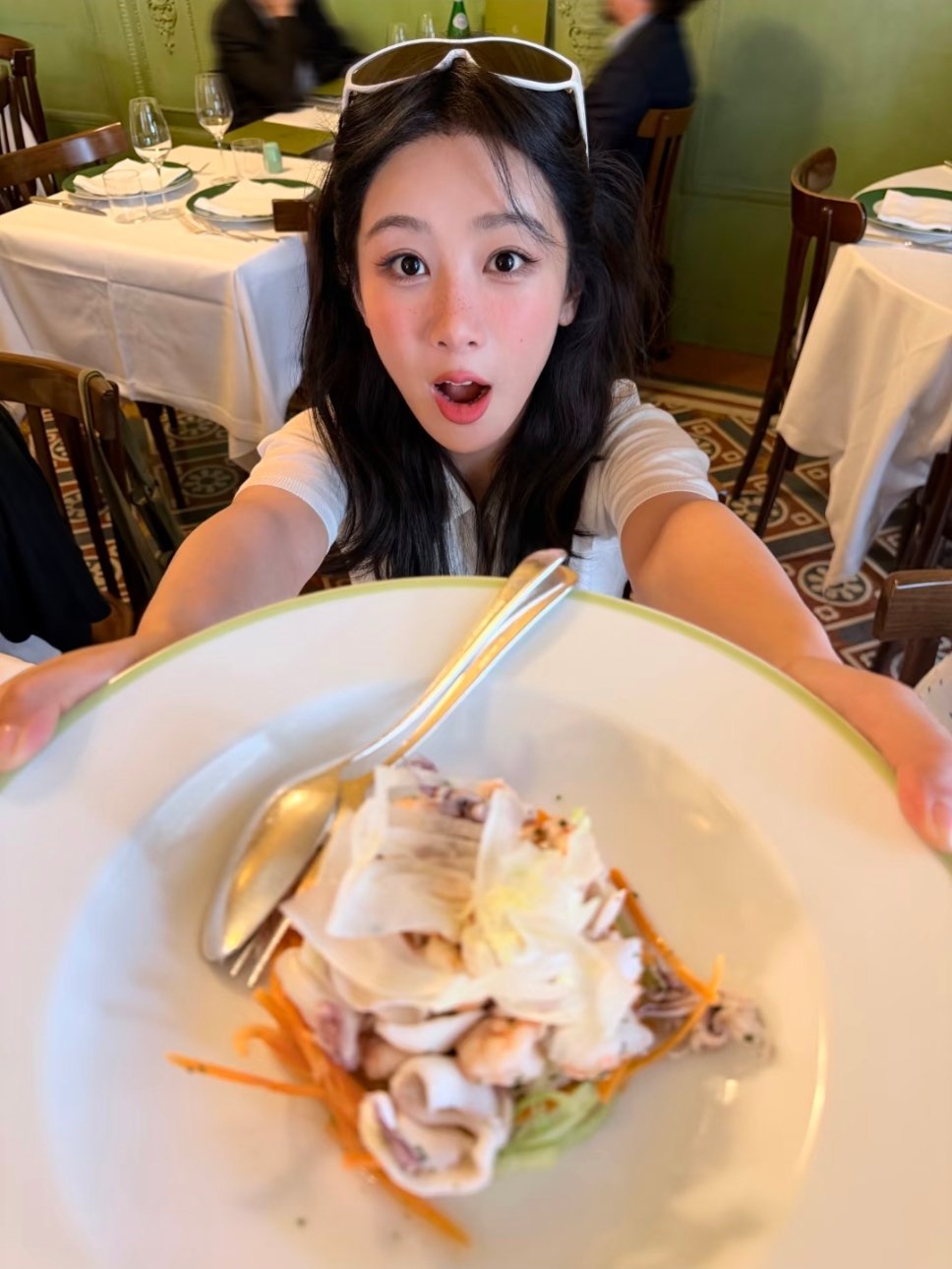 杨紫. 杨紫生命树 yz 杨紫白菊遇见你这么心动的事情，像风铃摇响暮色，像星光坠