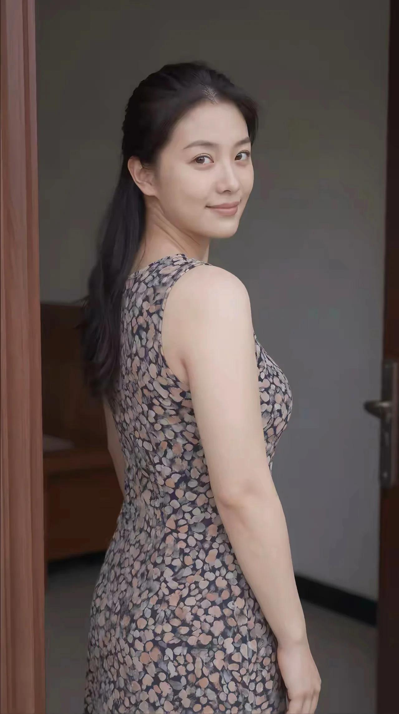 被爱 是身披暖意 自爱 是内生铠甲 爱自己 是一生的课题