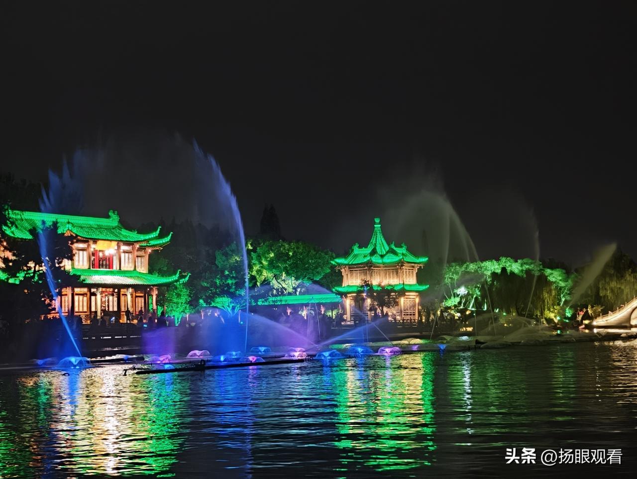 秋天适合去扬州瘦西湖，也适合把沿途的风景慢慢收藏，今天替你看了一场晚霞，也替你吹