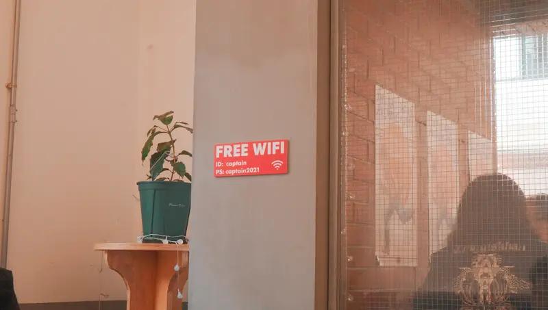 商家WiFi设通用密码，竟成了专业蹭网户的目标
藏在公共场所里很少有人明说的Wi