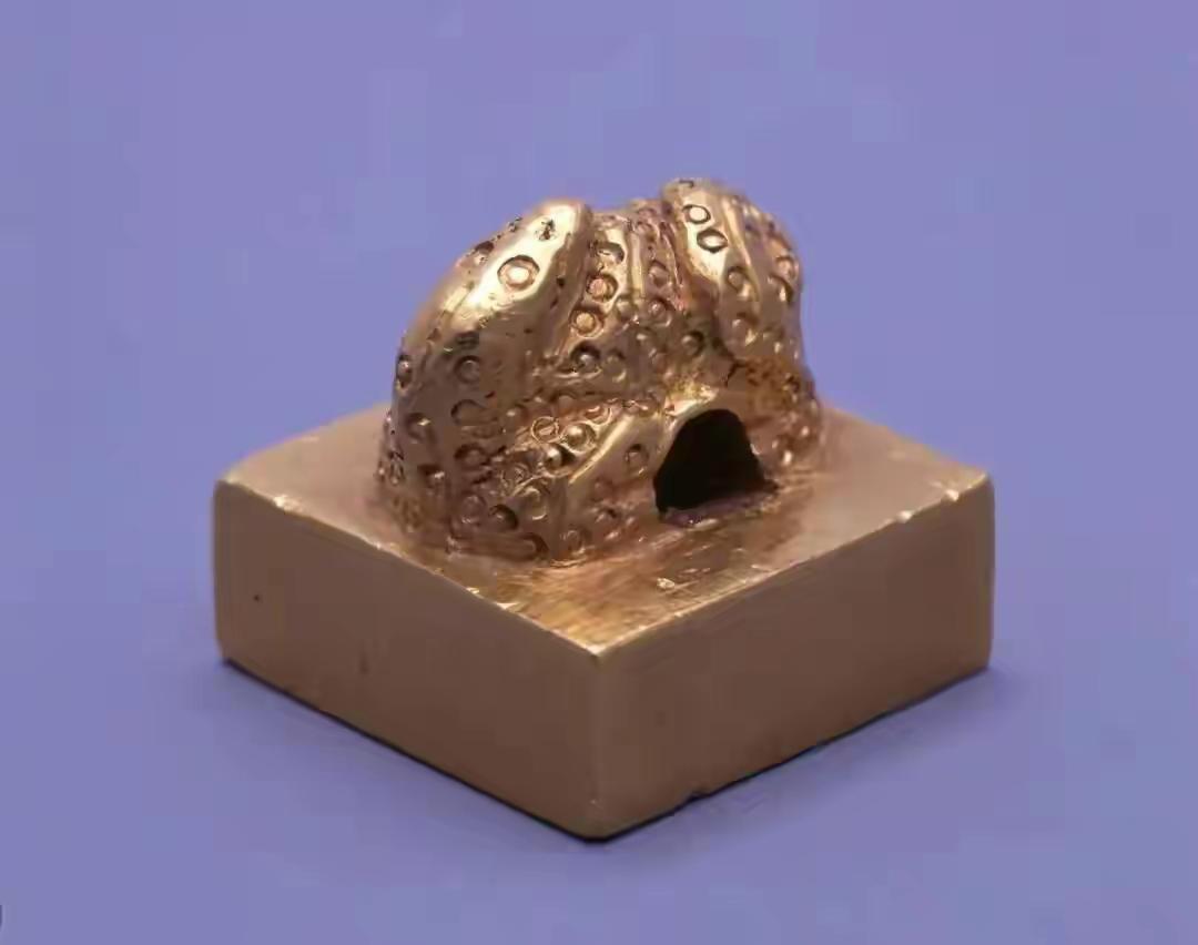 日本的国王大家是怎么称呼他的？

称他为“天皇”，是不是感觉特别别扭，他何德何能