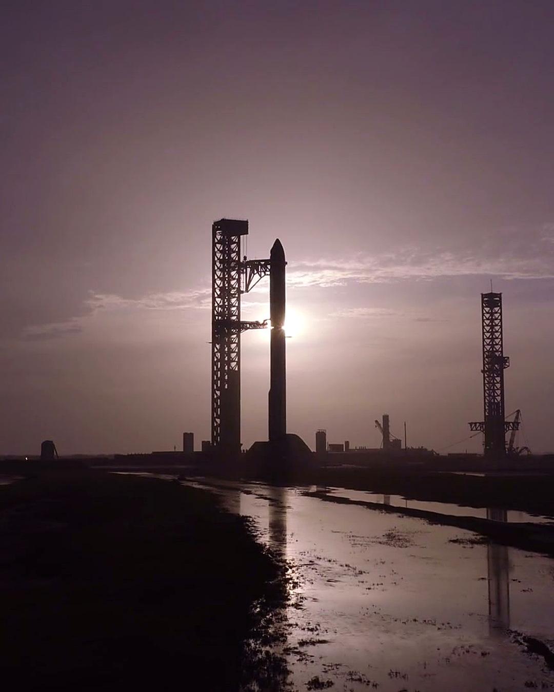 SpaceX官方表示现在计划最早于9月28日星期一发射星舰第14次飞行，视监管批