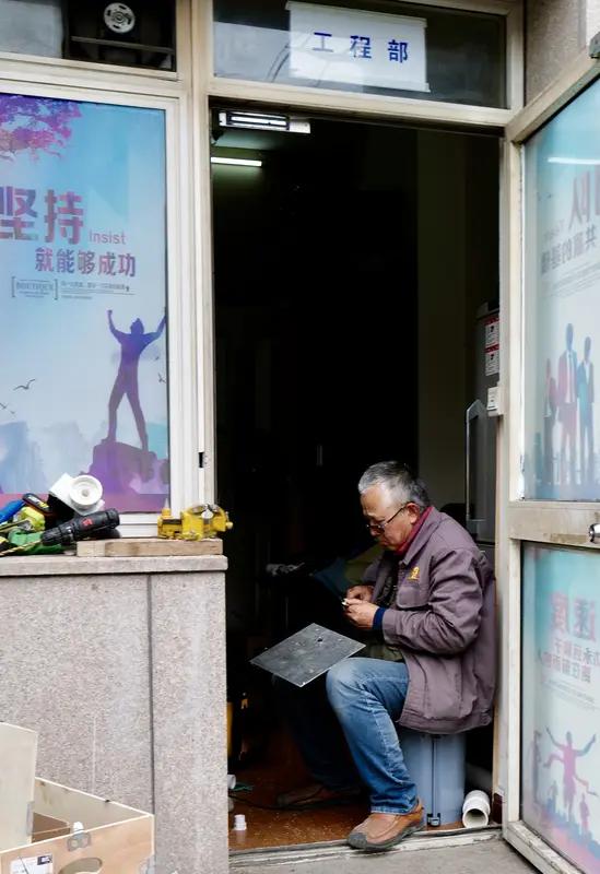 40岁农民工改行，有不少合适的选择。比如做社区“万能工”，在老龄化严重的地区，这