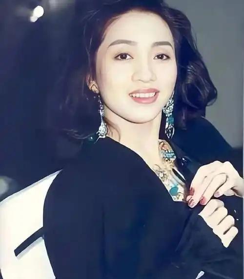 张学友垫付85万, 罗美薇扇风23次, 这段友谊被误会了吗

2004年1月9日