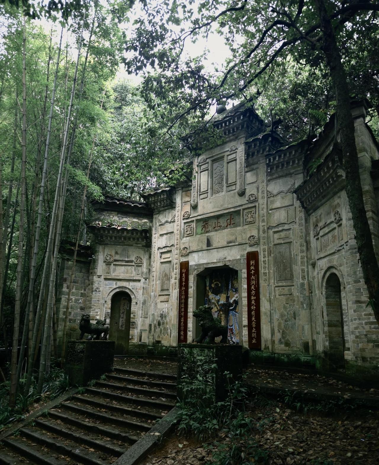武夷山最厉害的应该是下车呼吸的第一口空气，去过那么多地方无一能比[笑哭][笑哭]