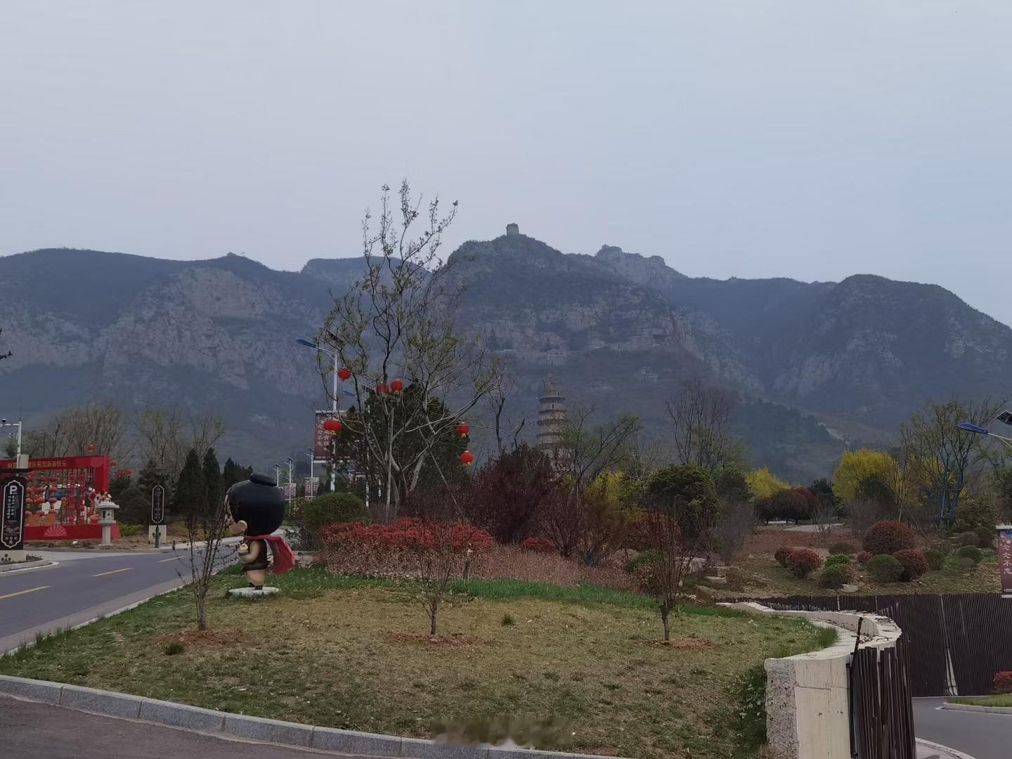 北齐（550-577年）短暂的26年王朝历史中，在太行山余脉的河北邯郸辖境的鼓山