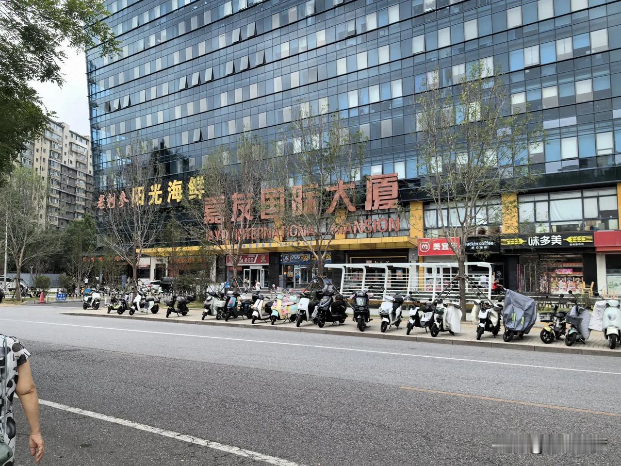 牛顿办公区底商店铺