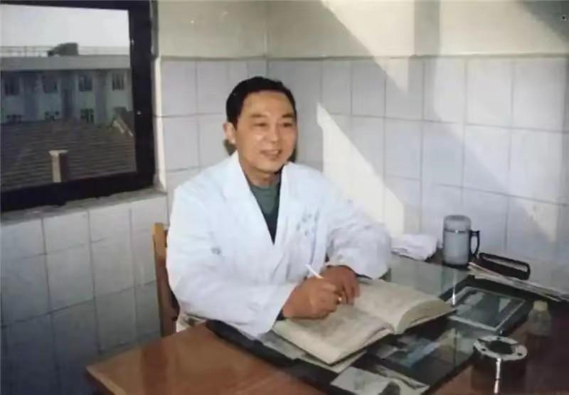 1970年，徐州一主任医生趁妻子不在，偷偷服用了4克毒性极强的曼陀罗花，你可能以