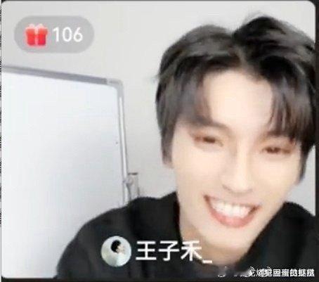 方瑾直播夸李岱昆30s不带停 《见君心》直播间的氛围好融洽啊！！！王子禾笑的花枝