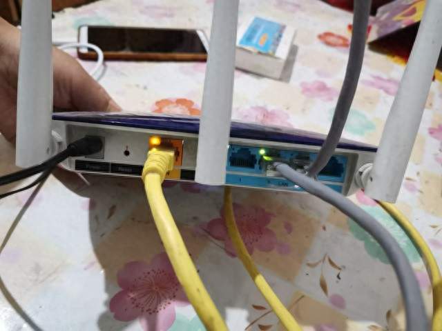 路由器自带的USB口，九成家庭都闲置！不换设备网速内存双双升级