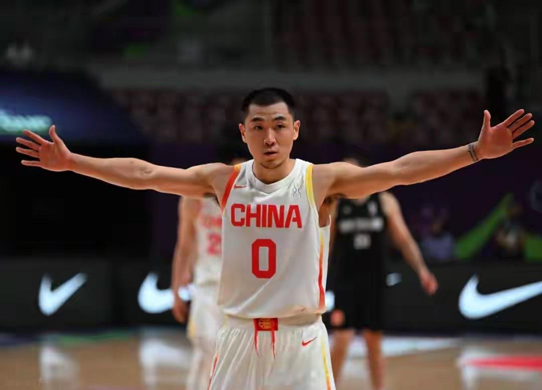 山东高速男篮高诗岩再进国家队，第一阶段CBA联赛，作为山东男篮队长的他，场均8.