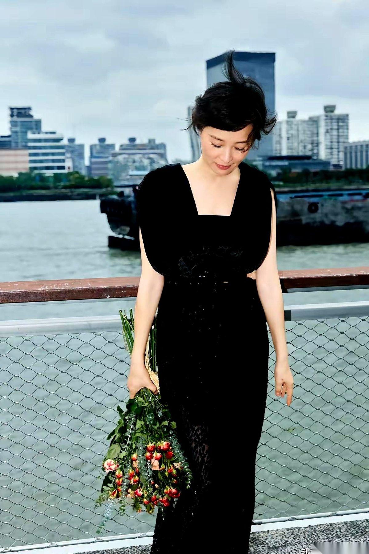你发现没，生活中那些动不动就炸毛、见谁咬谁的人，骨子里其实都是“饿”的。
不是肚