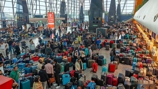 印度靛蓝航空今天再次取消了印度境内超过470个航班。

与此同时，印度铁路在全国