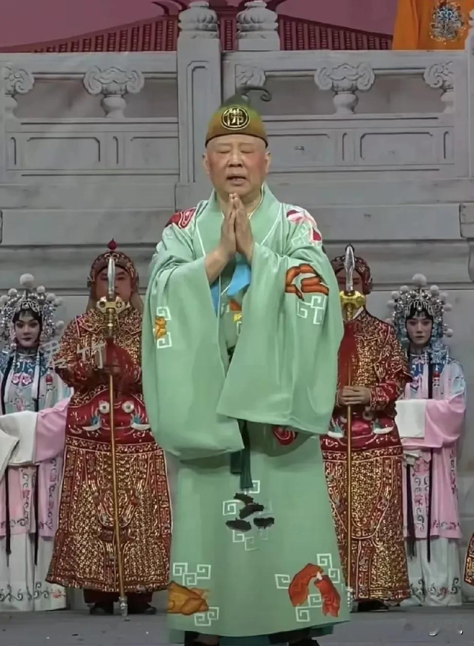 如果世上有后悔药，最先抢着吃的估计就是郭德纲了，就一个月前，他千不该万不该，不该