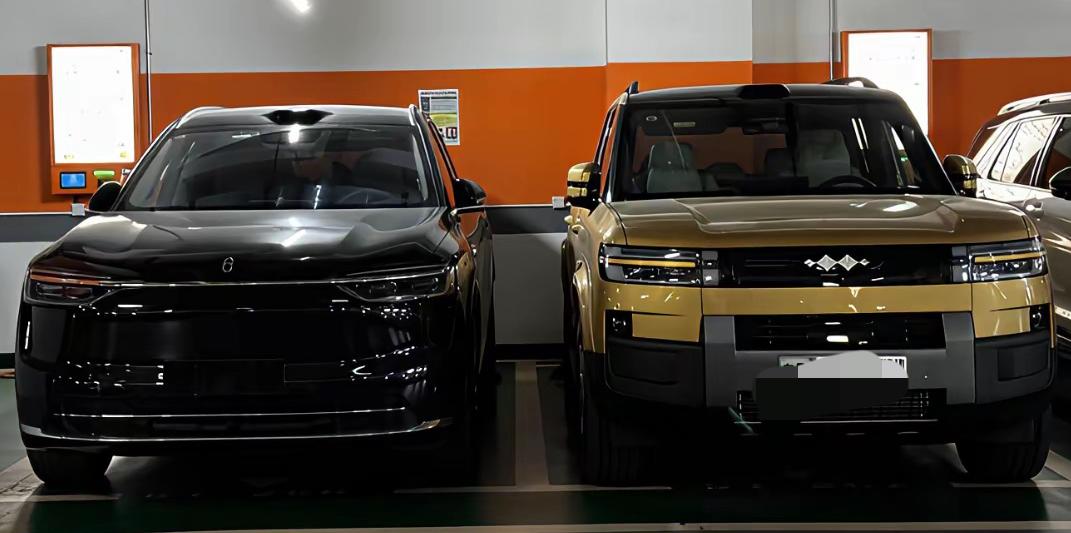 华为汽车与比亚迪相遇！比亚迪赢了！
   华为问界和比亚迪这款越野车放到一起，问