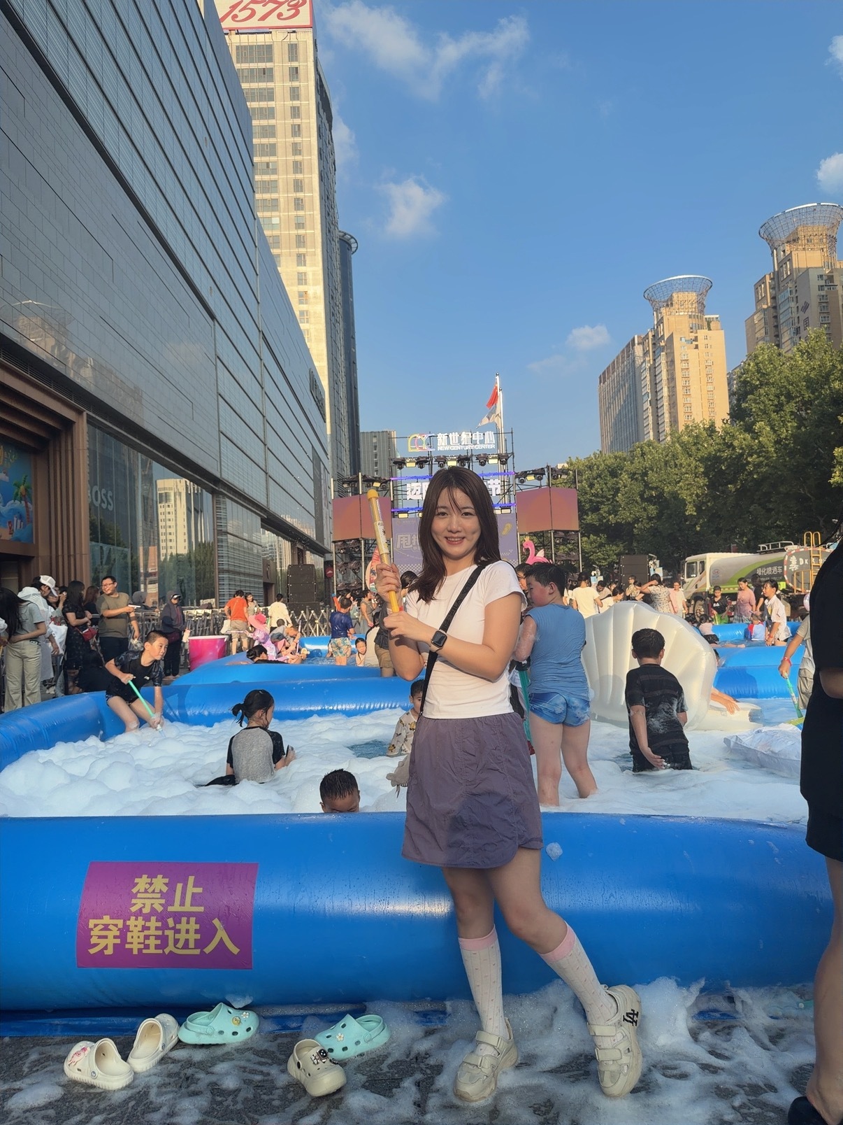 朋友们大家好什么app能给我补两根刘海？ 