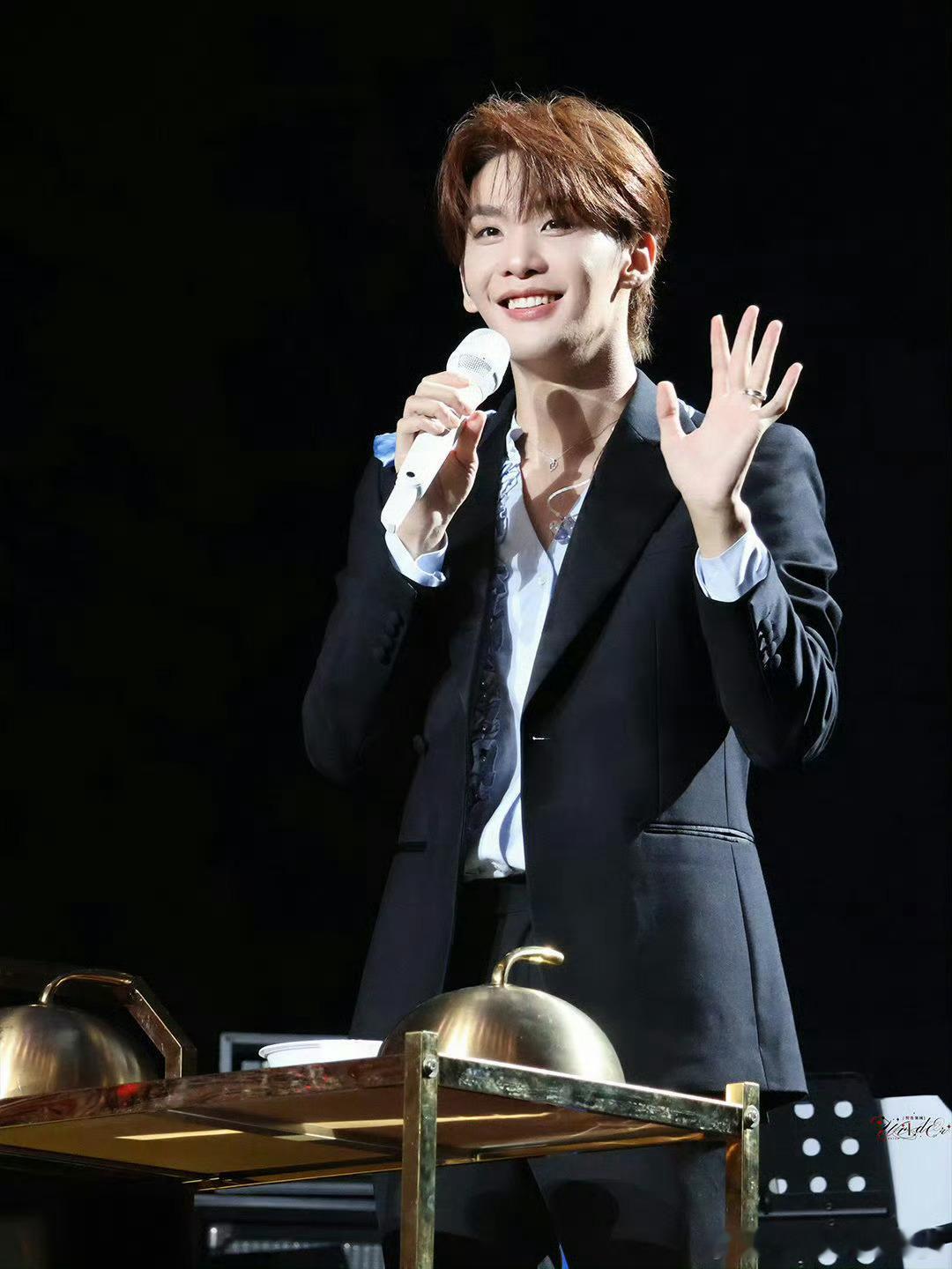 王赫野也来跳胆小鬼了 哈尔滨舞王申请出战💃 王赫野跳《胆小鬼》自信又好笑，内娱