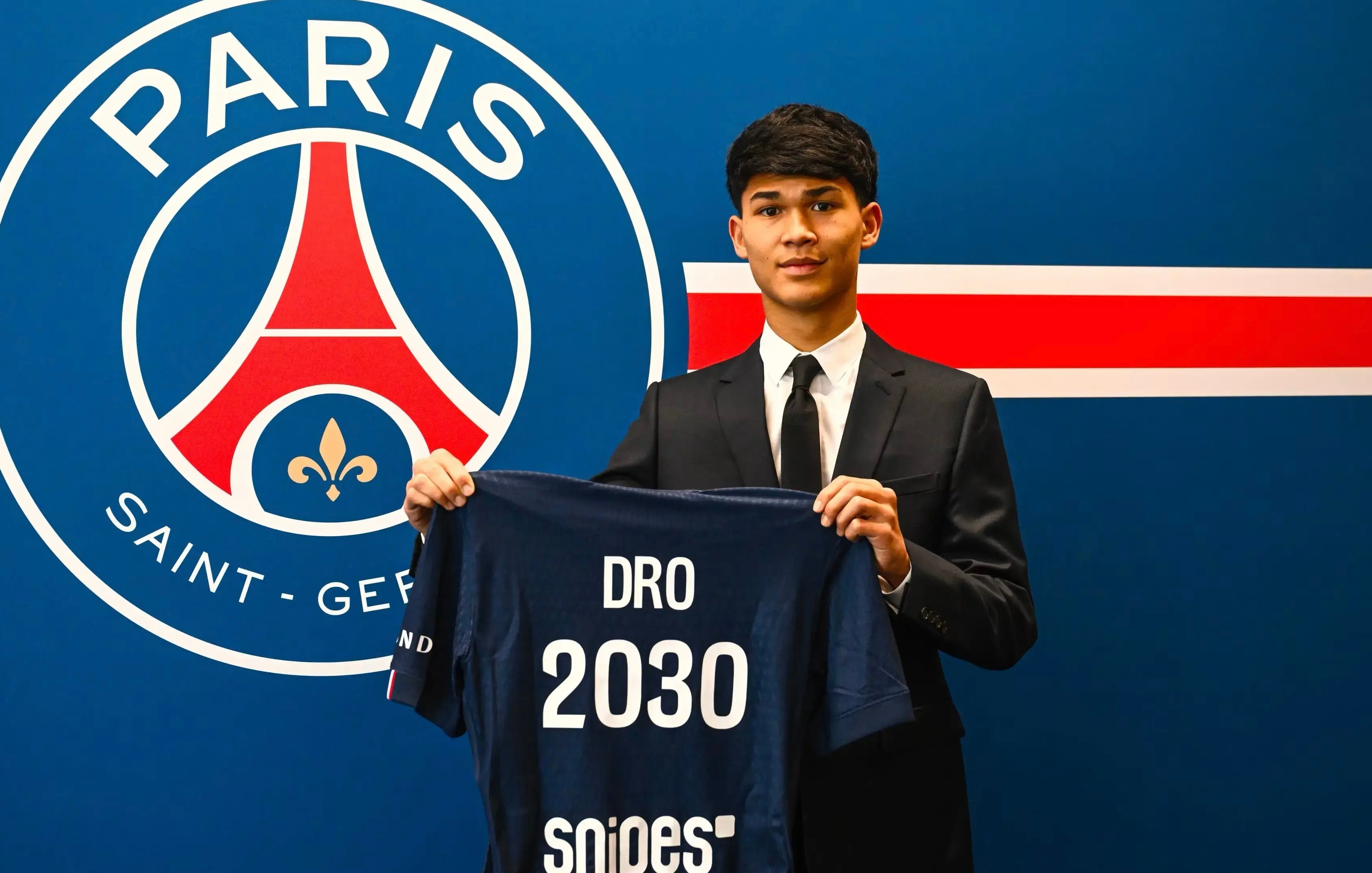 巴黎圣日耳曼  德罗-费尔南德斯表示：“我非常高兴、也非常自豪能够加盟巴黎圣日耳