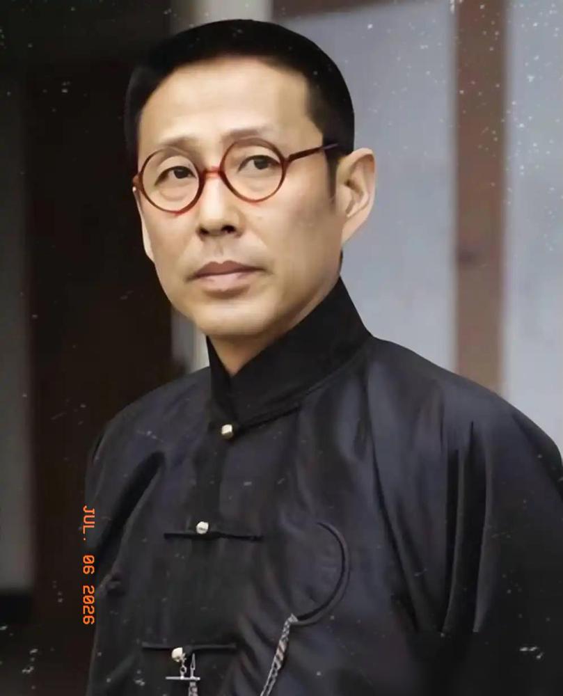 陈道明说过一段话，听着刺耳，却句句见血：“别跟我聊退休金，别提什么养儿防老。
