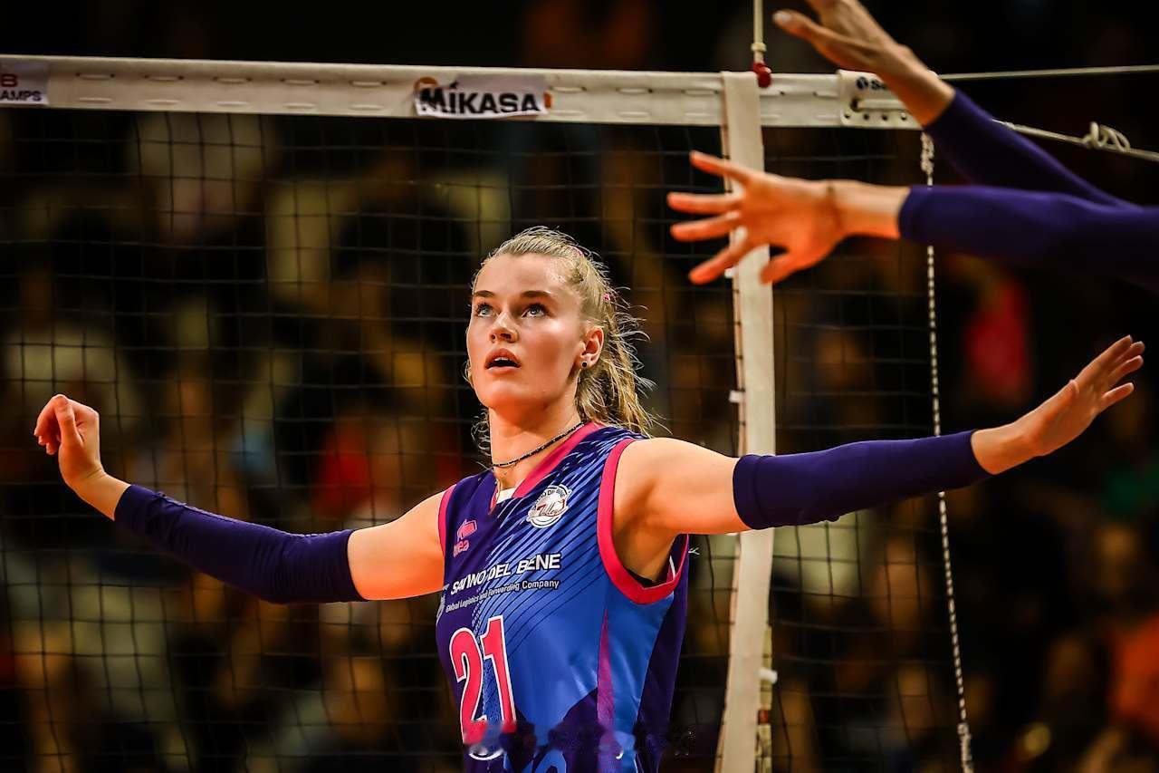 韦策尔 vs 哈萨克斯坦哲特苏得分：12分；8中2拦2发进攻：16扣8中，1失误