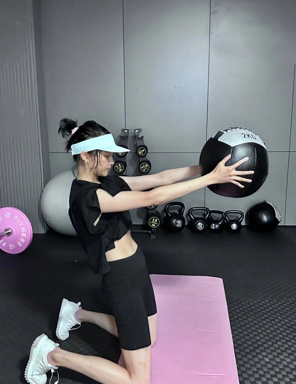 能看出来关晓彤是真的认真健身了 ​​​