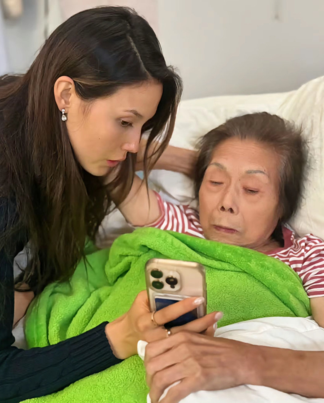 盘点谷爱凌与奶奶的合照，除了妈妈谷燕，最爱她的人就是奶奶了吧？ 