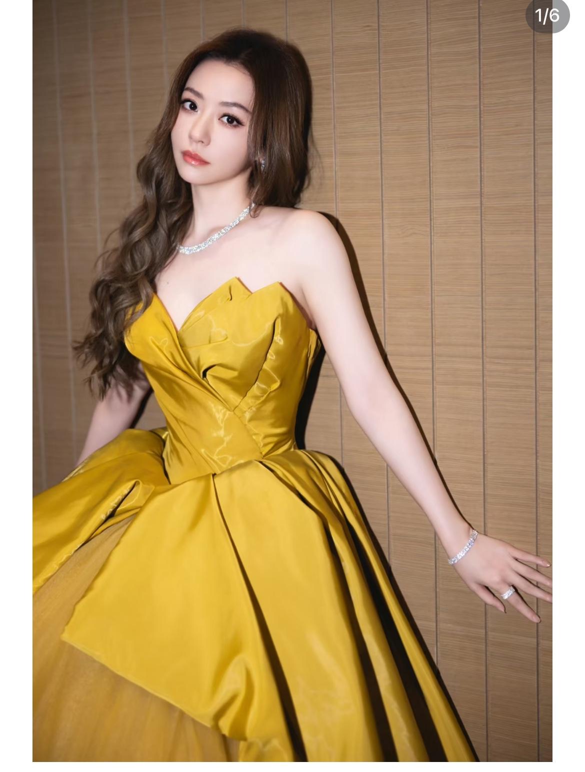 原以为张靓颖公开怒斥工作人员只是因为未发行新歌被泄露影响个人计划 可是看完她发布