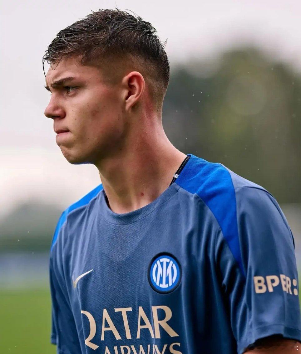 米兰体育报：国际米兰希望出售帕拉西奥斯，后者不愿意本赛季离队。国际米兰意甲你好2