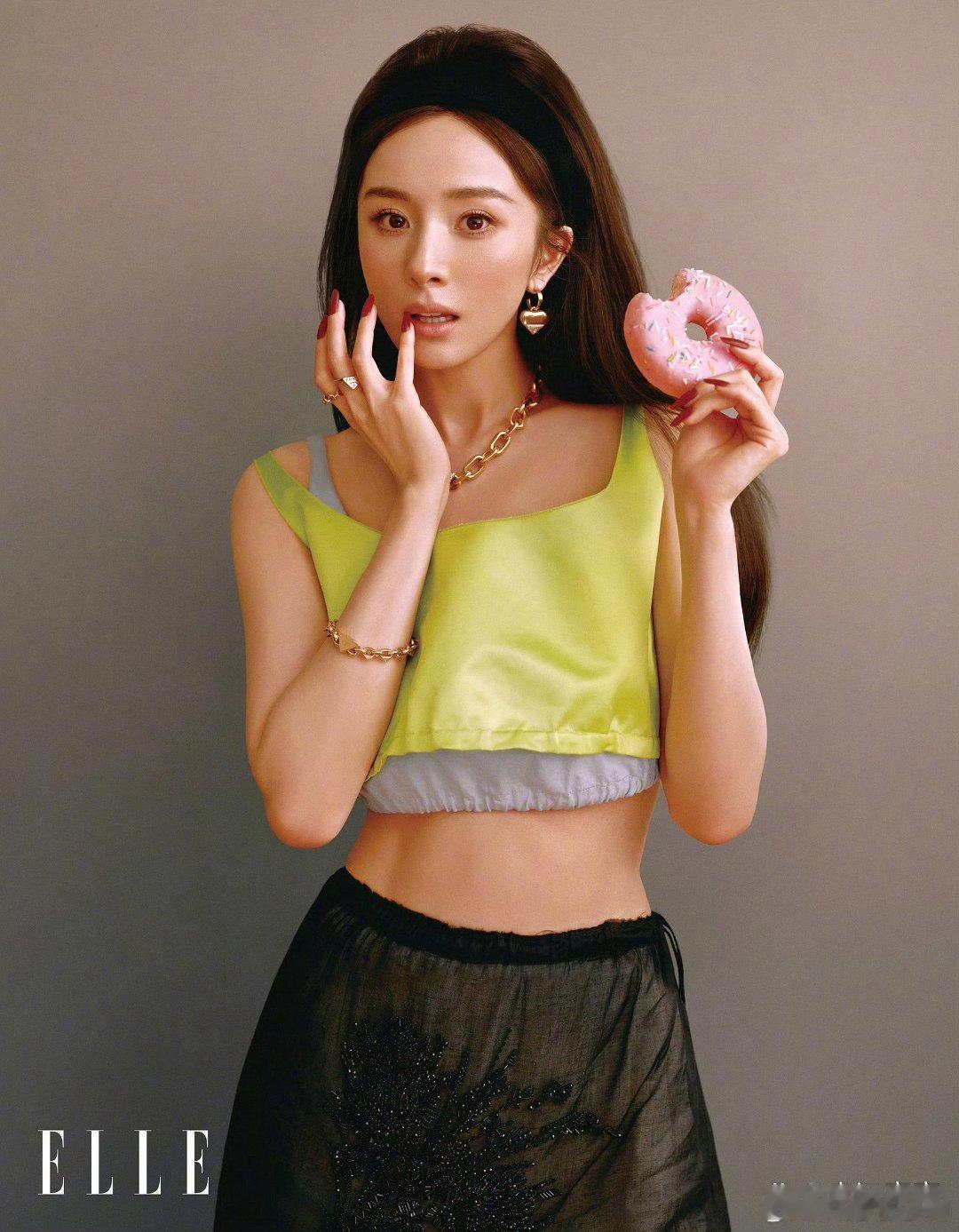杨幂ELLE金九，穿普拉达的女王，高级摩登 